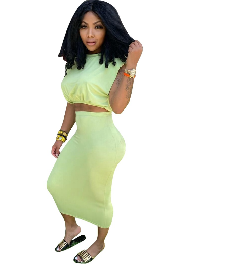 Conjunto de ropa urbana informal de color sólido