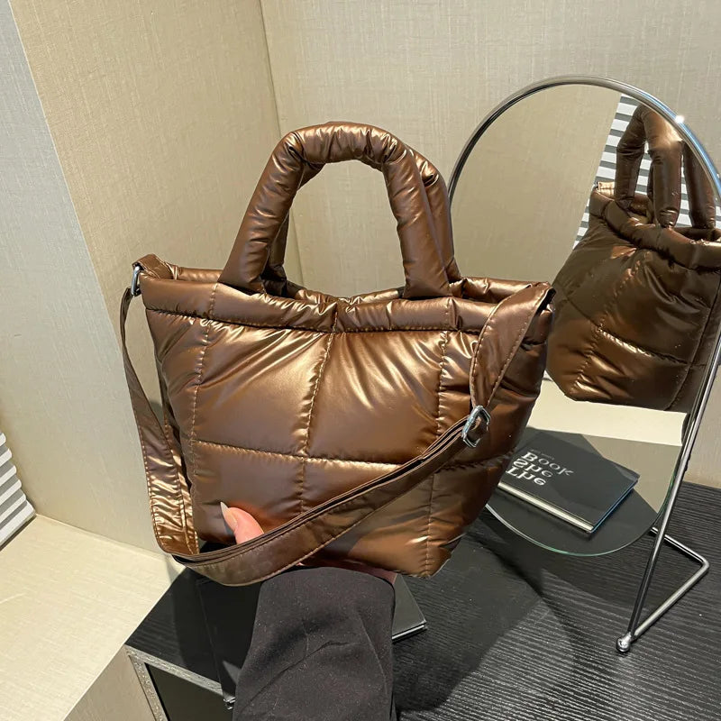 Bolso de hombro acolchado sencillo