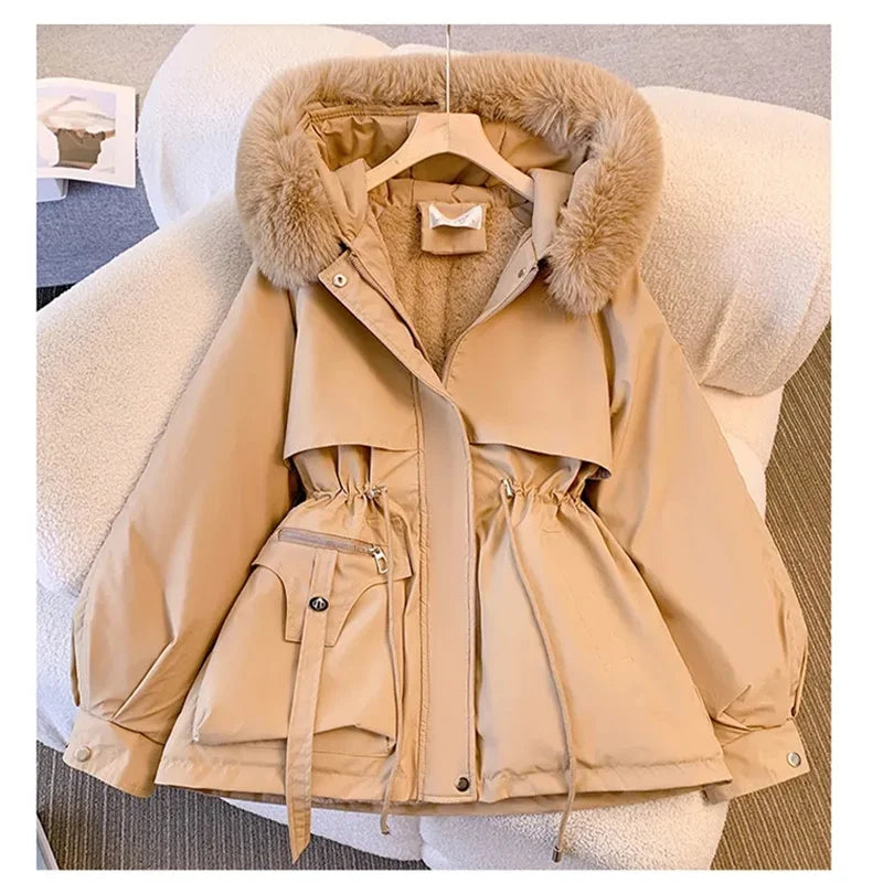 Parka con forro de lana y capucha