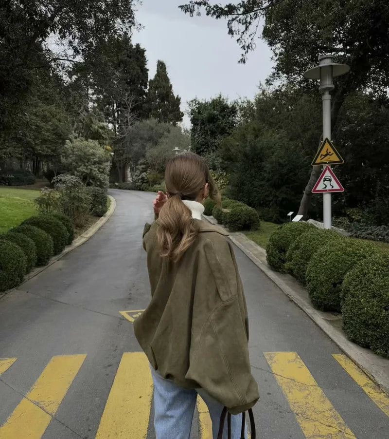 Chaqueta bomber con solapa