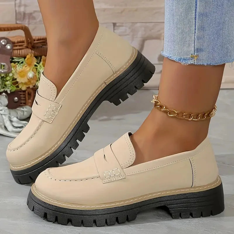 Mocasines planos de estilo británico