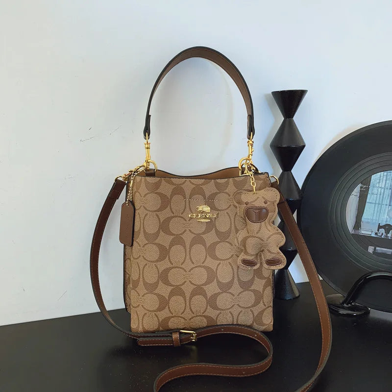 Bolso elegante y lujoso en forma de cubo