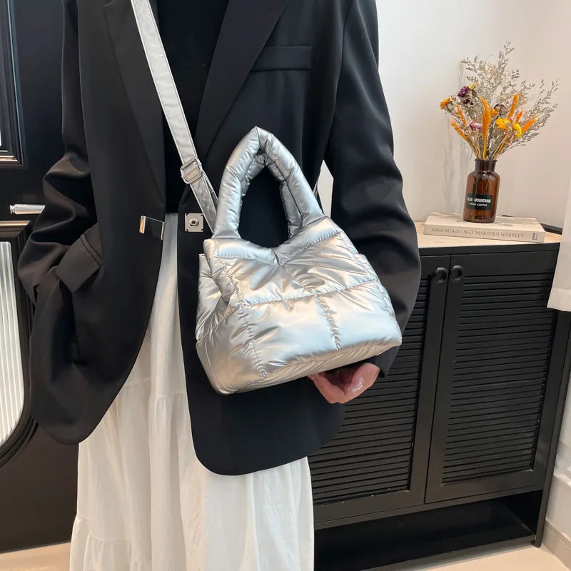 Bolso de hombro acolchado sencillo