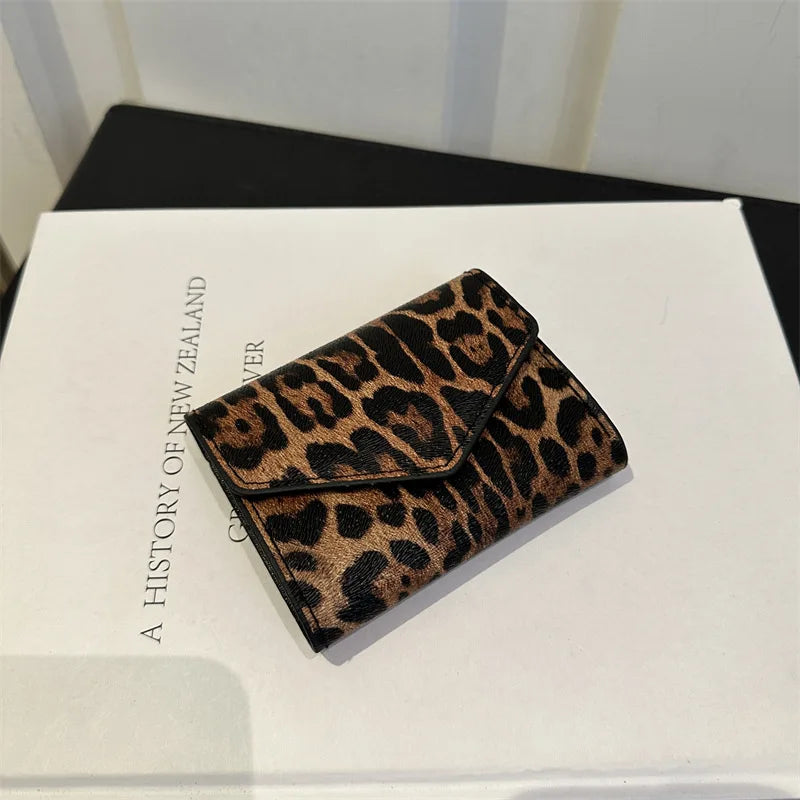 Bolso de mano de piel sintética compacto