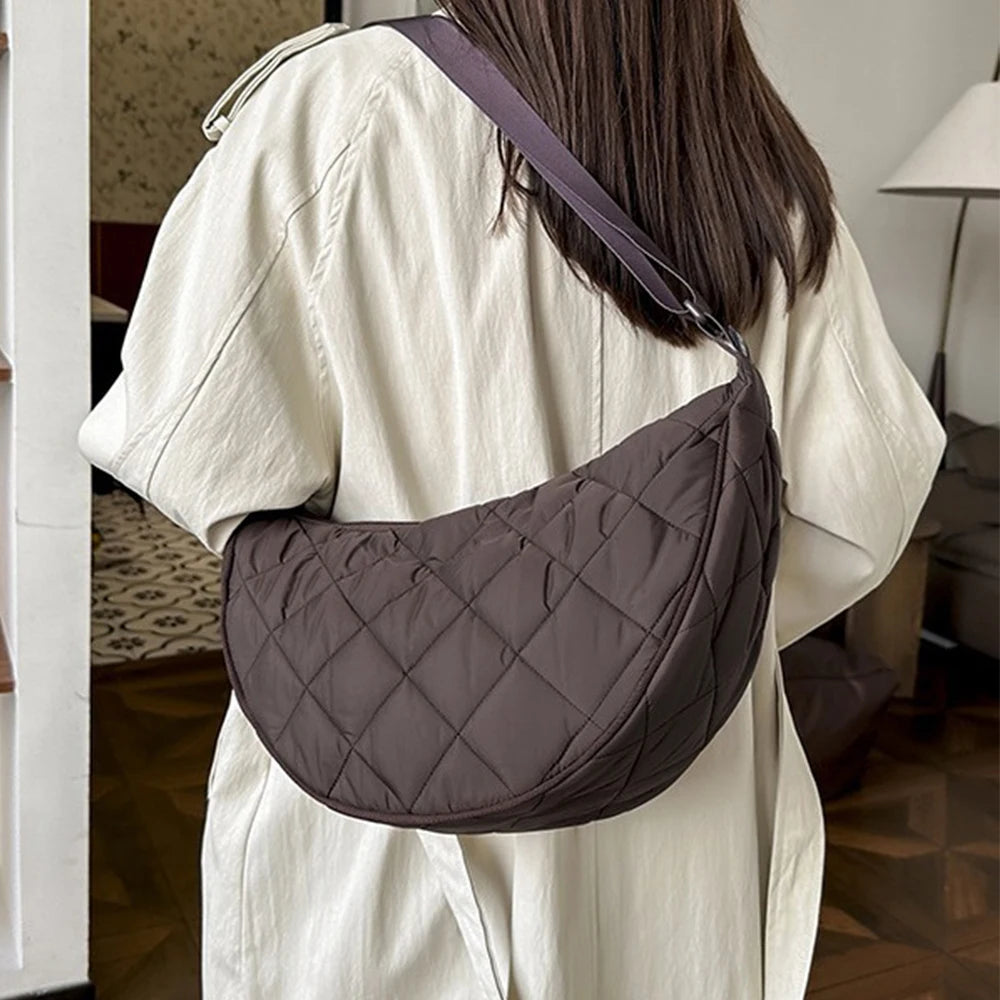 Bolso de pecho estilo hobo