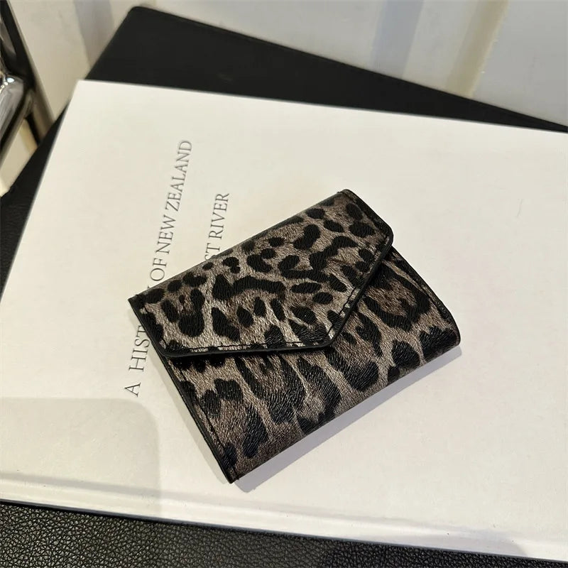 Bolso de mano de piel sintética compacto