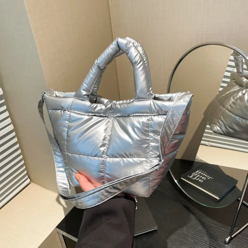 Bolso de hombro acolchado sencillo