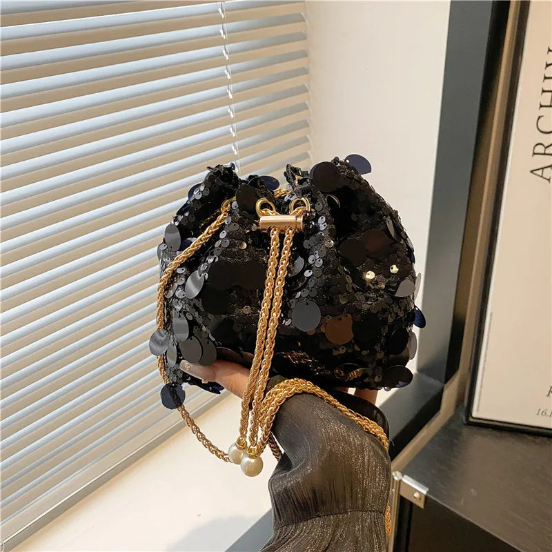 Bolsos de lentejuelas, estilo cubo