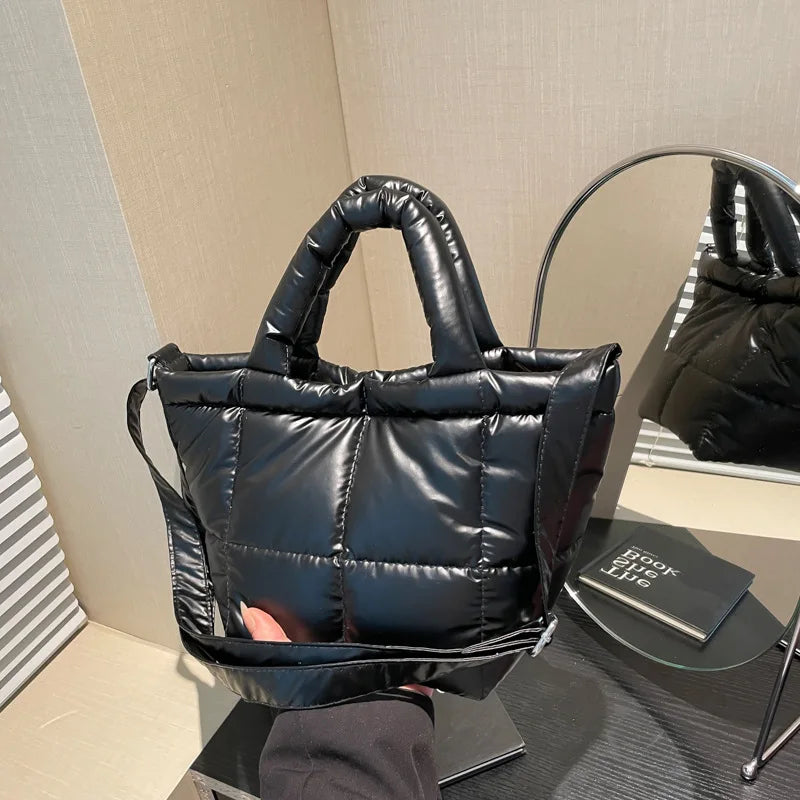 Bolso de hombro acolchado sencillo