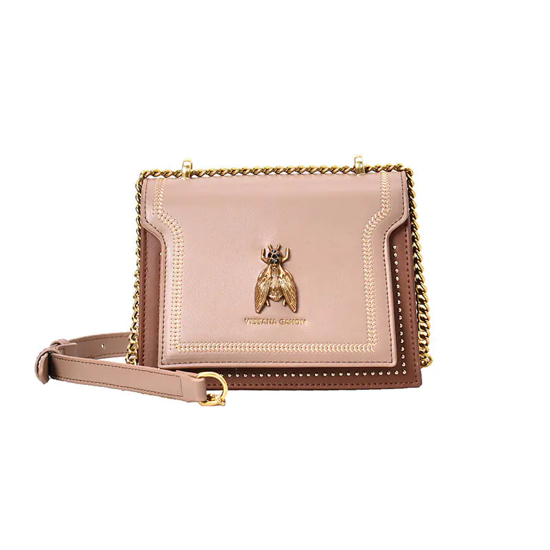 Bolso de piel, con cadena de abeja